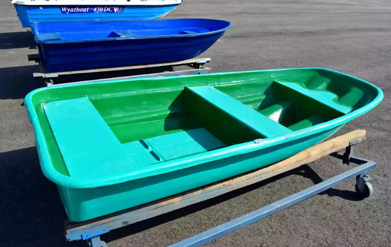 Стеклопластиковая лодка Старт (тримаран) в Якутске