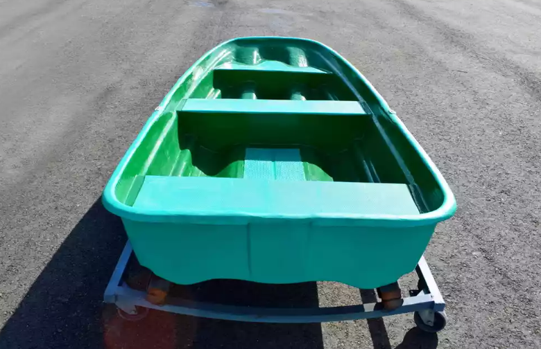 Стеклопластиковая лодка Старт (тримаран) в Якутске