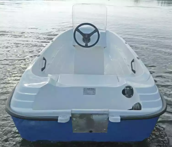 Стеклопластиковая лодка Пингвин с консолью (тримаран) в Якутске