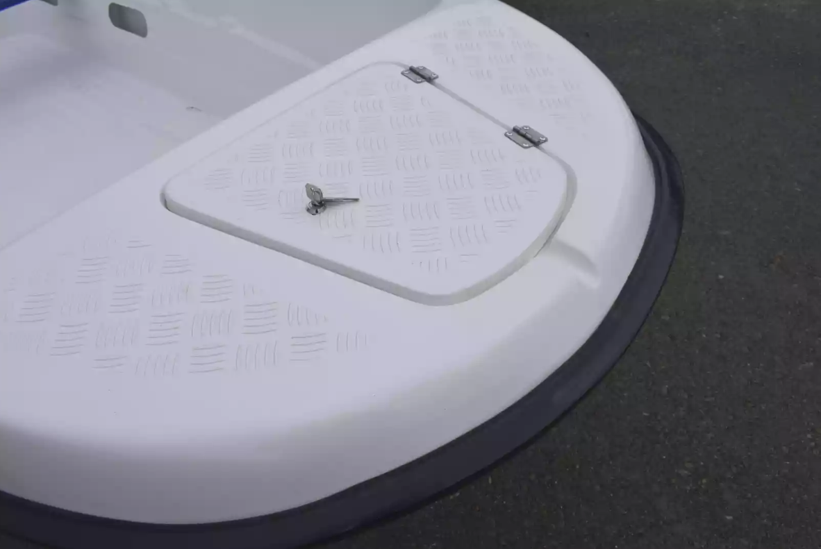 Стеклопластиковая лодка Пингвин New (тримаран) в Якутске