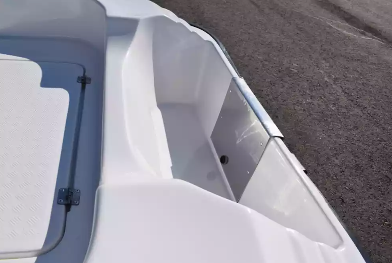 Стеклопластиковая лодка Пингвин (тримаран) в Якутске