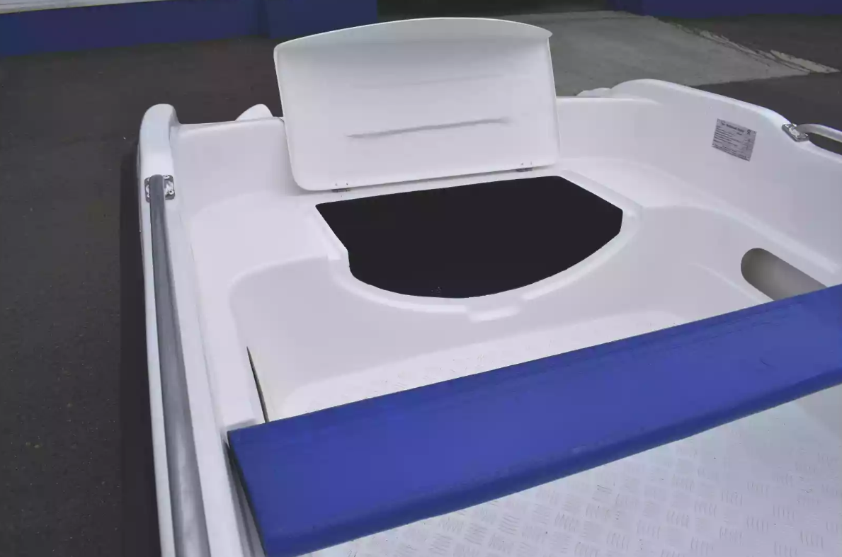 Стеклопластиковая лодка Пингвин New (тримаран) в Якутске