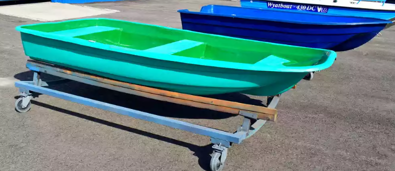 Стеклопластиковая лодка Старт (тримаран) в Якутске