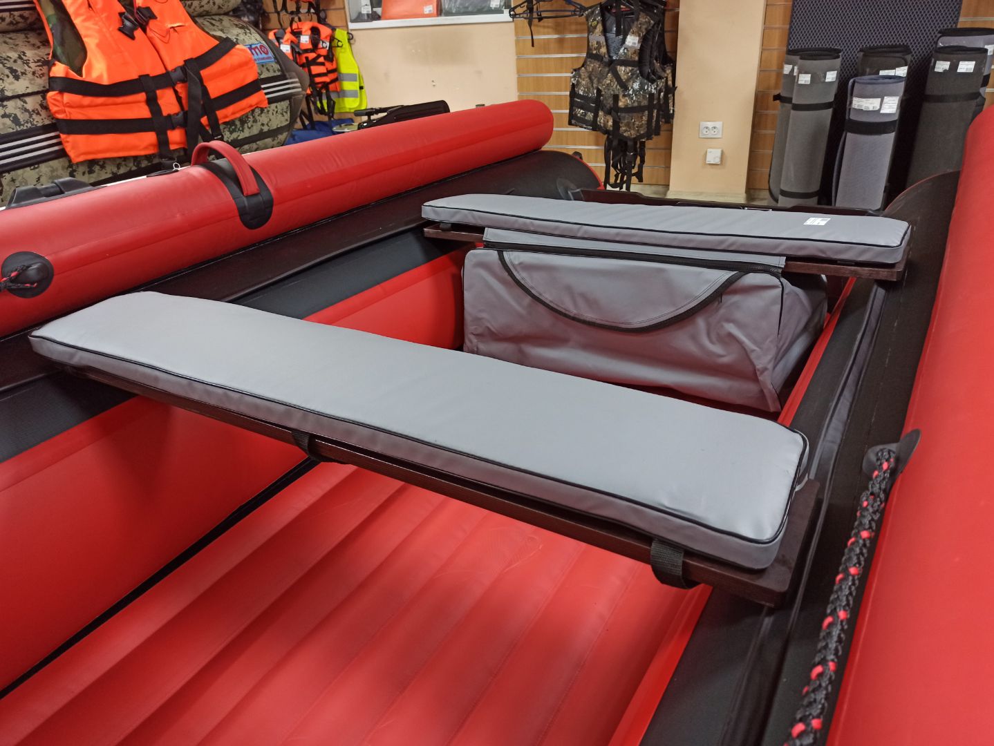 КОМПЛЕКТ МЯГКИХ НАКЛАДОК С СУМКОЙ ДЛЯ ЛОДОК 110Х20 СЕРЫЙ в Якутске