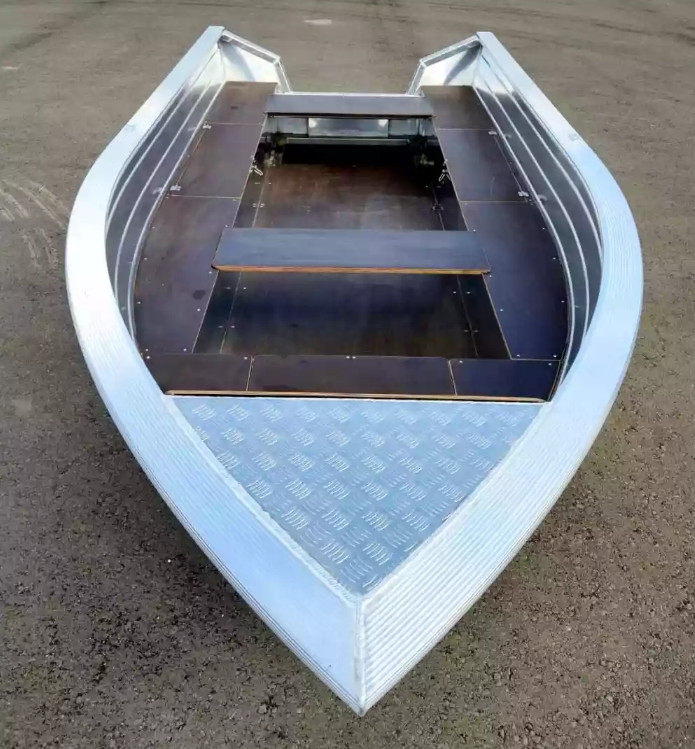 Алюминиевая лодка Неман-400 в Якутске