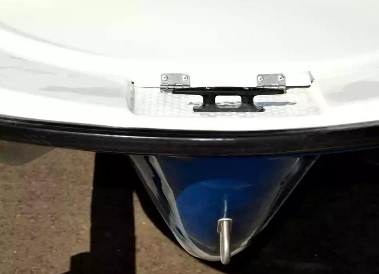 Стеклопластиковая лодка Пингвин с консолью (тримаран) в Якутске