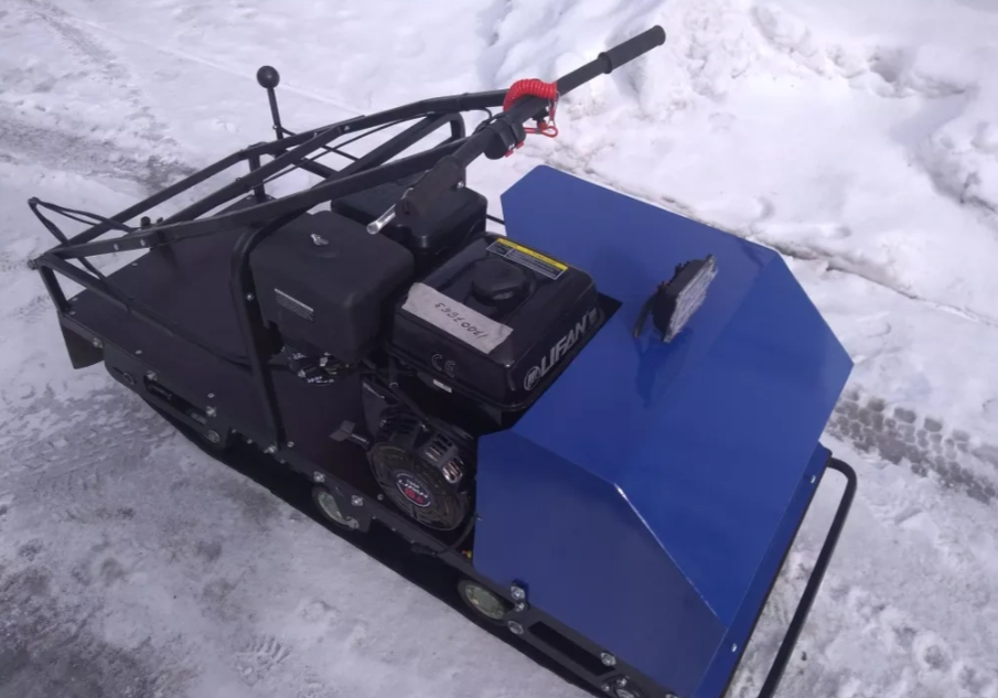 Мотобуксировщик AhtaR ЗИМА с реверсом (задний ход) в Якутске