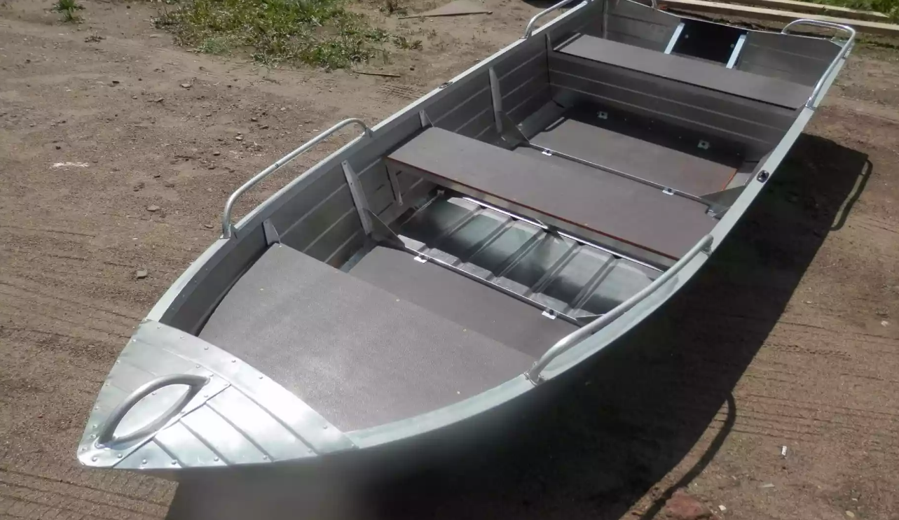 Алюминиевая лодка Вятка-Профи 32 в Якутске