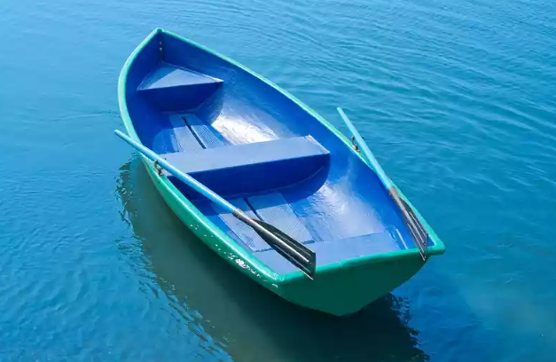 Стеклопластиковая лодка Дельфин в Якутске