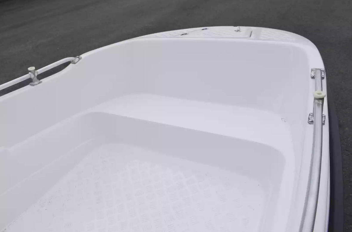 Стеклопластиковая лодка Пингвин New (тримаран) в Якутске