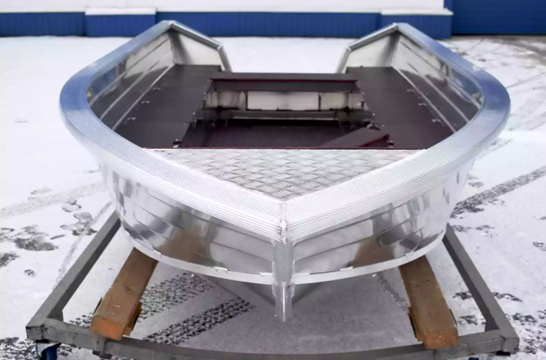 Алюминиевая лодка Неман-400 в Якутске