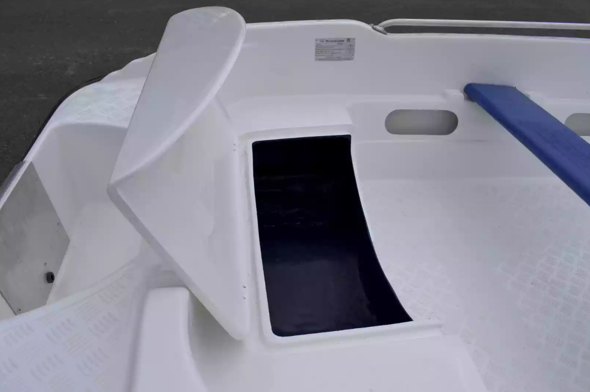 Стеклопластиковая лодка Пингвин New (тримаран) в Якутске