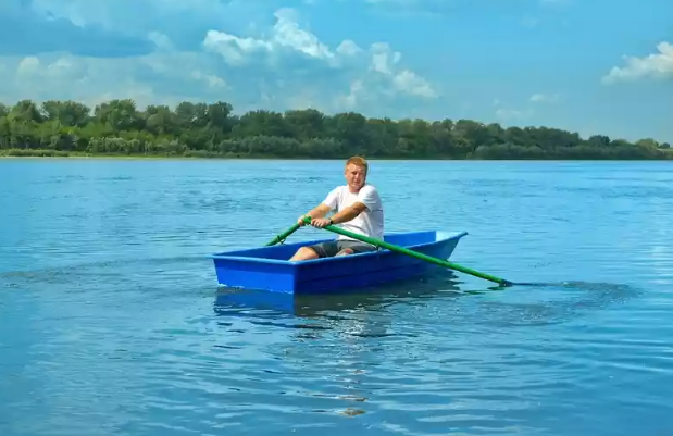 Стеклопластиковая лодка Малютка в Якутске