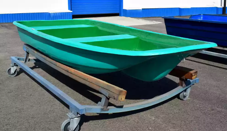 Стеклопластиковая лодка Старт (тримаран) в Якутске