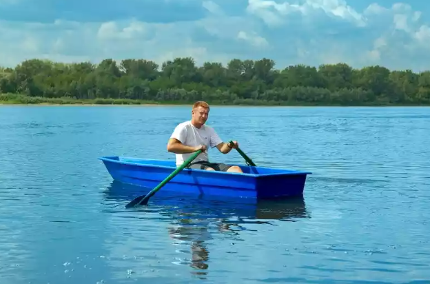 Стеклопластиковая лодка Малютка в Якутске