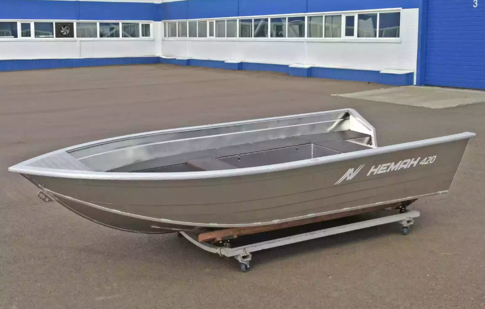 Алюминиевая лодка  Неман-420 в Якутске