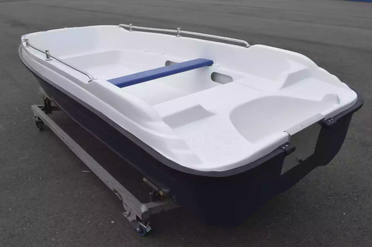 Стеклопластиковая лодка Пингвин New (тримаран) в Якутске