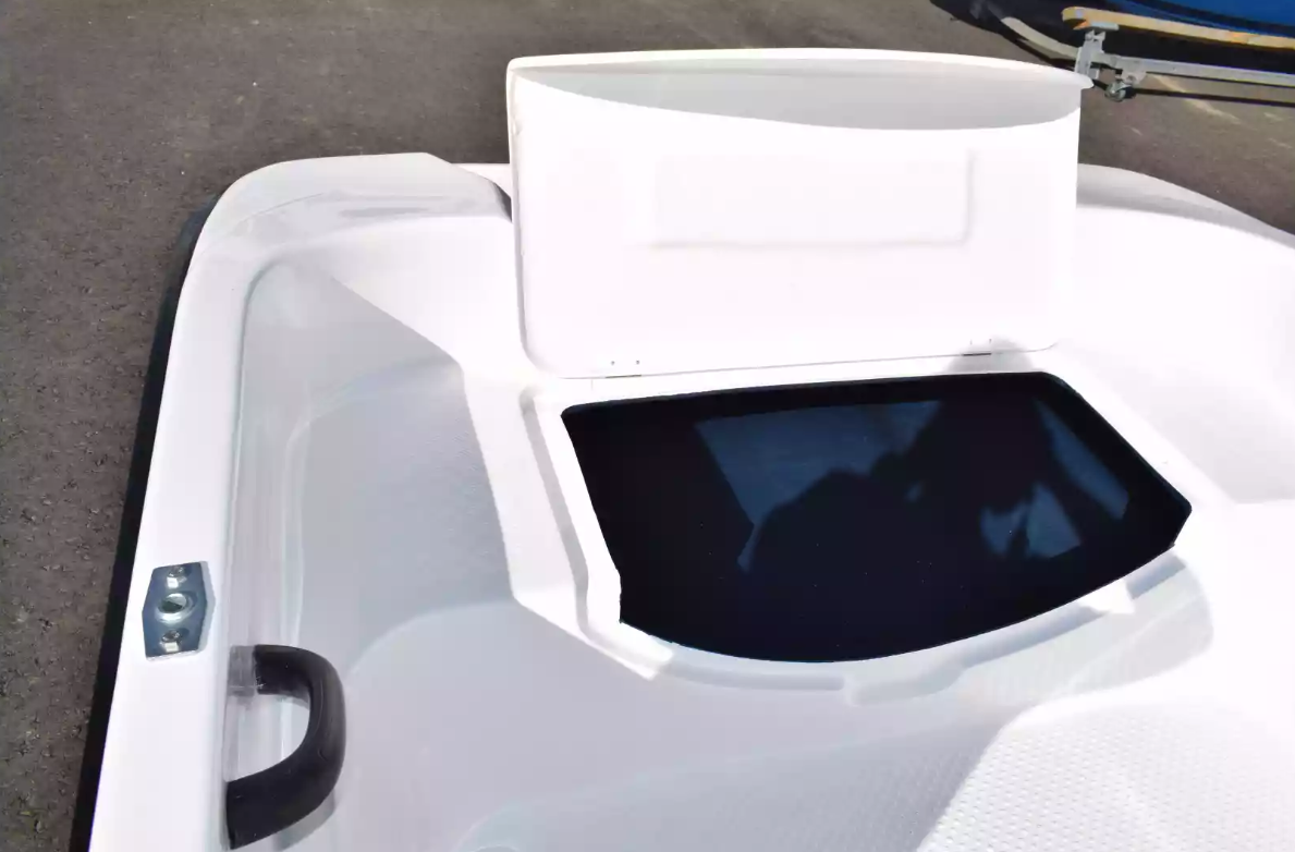 Стеклопластиковая лодка Пингвин (тримаран) в Якутске