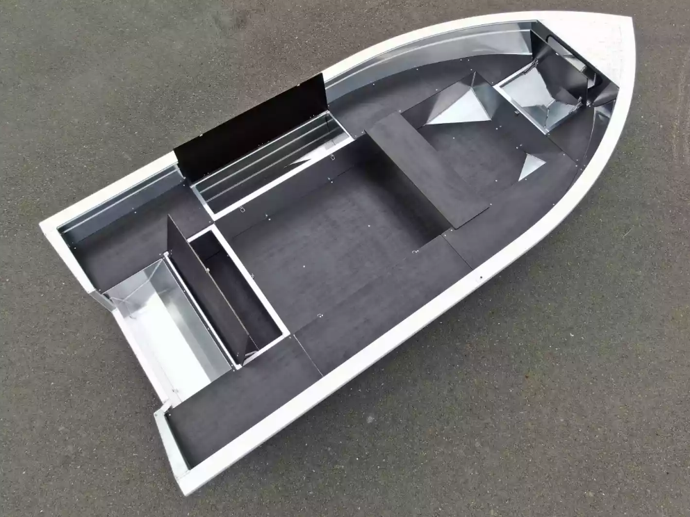 Алюминиевая лодка  Неман-420 в Якутске