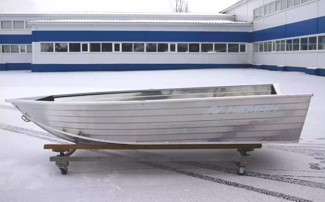 Алюминиевая лодка Неман-400 в Якутске