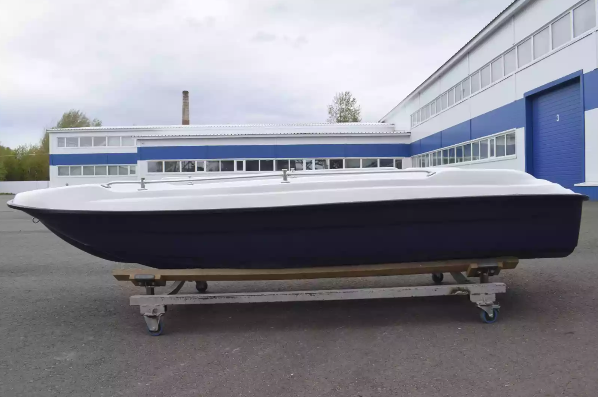 Стеклопластиковая лодка Пингвин New (тримаран) в Якутске