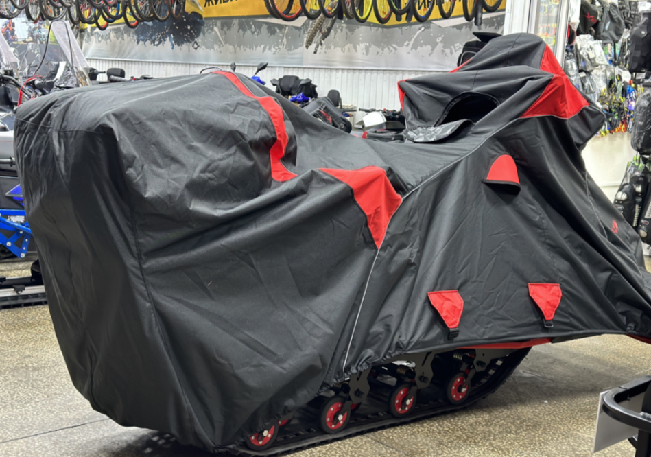 Чехол транспорт. снегохода IKUDZO HUNTER черно-красный Оксфорд ПРЕМИУМ качества с лого IKUDZO в Якутске